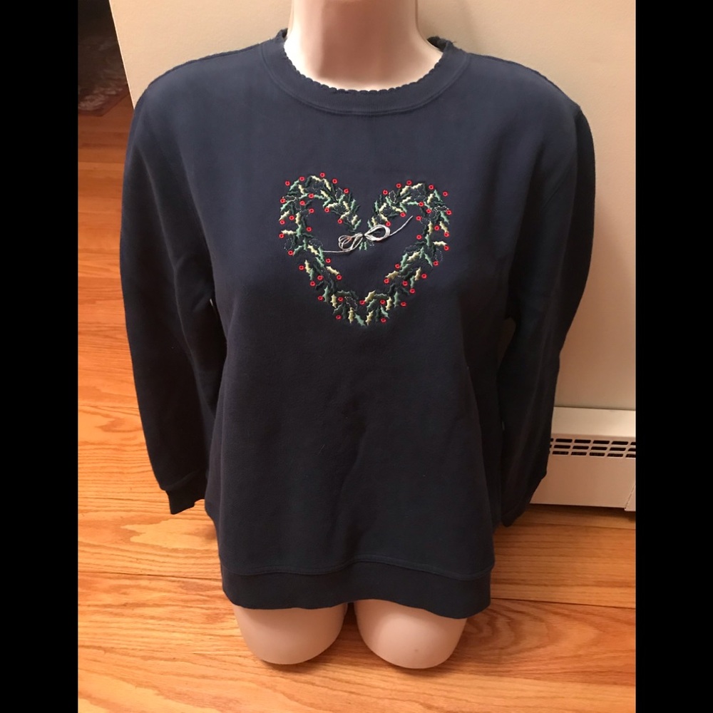 Basic Editions Crew neck Heart Sweatshirt Medium